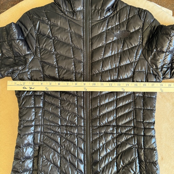 The North Face ThermoBall Hooded Parka Vegan Down Alternative - Picture 10 of 15